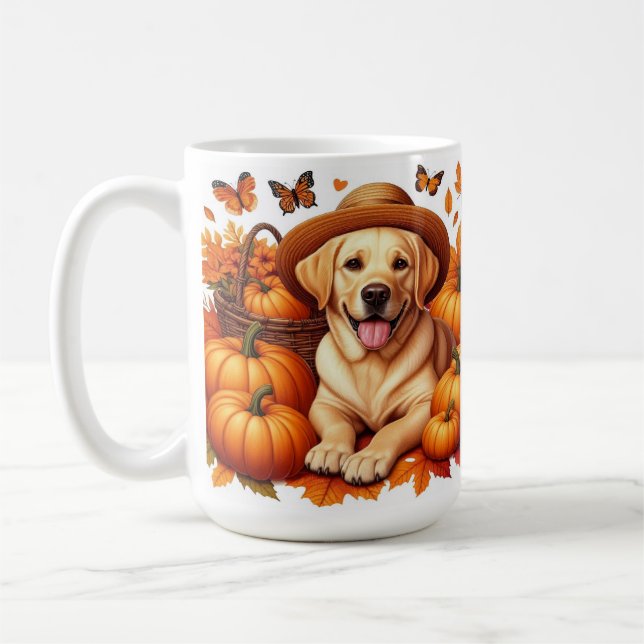 Gelbe Labrador mit Strohhutpumpen und Herbstleaf Kaffeetasse (Links)