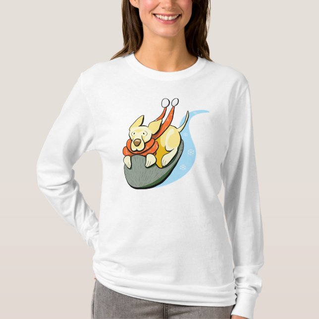 Gelbe Labrador Snow Sled Modern T-Shirt (Vorderseite)