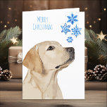 Gelbe Labrador Weihnachts-Schneeflocken Niedlicher Feiertagskarte<br><div class="desc">Schick Weihnachten Grüße mit diesem bezaubernden Weihnachtsweihnachtsbold Labrador und Snowflakes Card. Inside : Frohe Weihnachten ~ Frohes Neues Jahr . Personalisieren Sie mit Ihrem Familiennamen und Namen, oder löschen Sie, wenn Sie handschreiben möchten. Diese gelbe Arbeitertafel wird bei den Arbeitssuchenden zum Favoriten. Besuchen Sie unsere Kollektion für passende Weihnachtskarten, Wohngestaltung...</div>