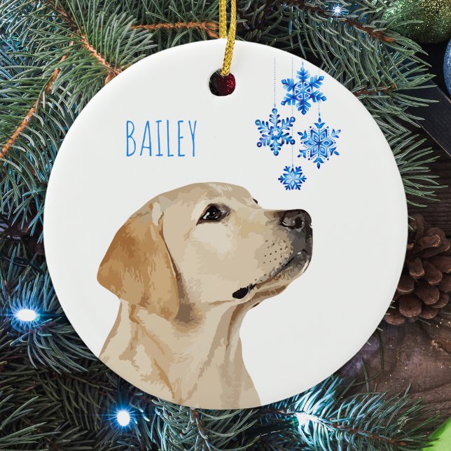 Gelbe Labrador Weihnachts-Schneeflocken Niedlicher Keramik Ornament (Von Creator hochgeladen)