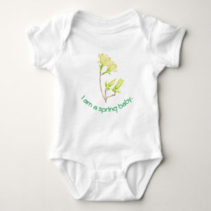 Gelbe Magnolien auf einem Baby-Bodysuit Baby Strampler