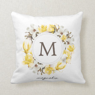 Gelbe Magnolienblüte Monogramm Kissen