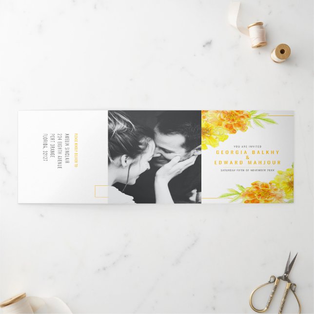 Gelbe Marigold Wasserfarbe Blume Hochzeit Dreifach Gefaltete Einladung (Außenbereich)