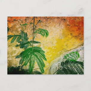 Gelbe Mauer mit Pflanze Postkarte