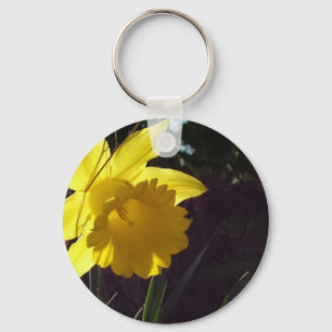 gelbe Narzissenblume im Sonnenlicht Schlüsselanhänger