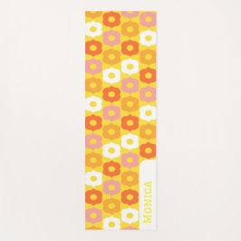 gelbe orangefarbene Blumen Monogramm Name Yogamatte