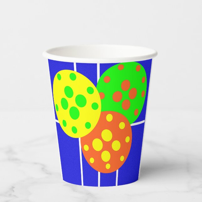 Gelbe, orangefarbene und grüne Pickleballs auf bla Pappbecher (Vorderseite)