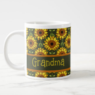Gelbe Orangenblüte mit Grün und Braun Jumbo-Tasse
