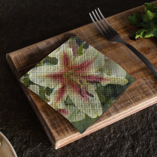 Gelbe Orienpet Liege mit Roter Sternexplosion Serviette (Von Creator hochgeladen)