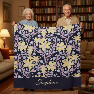 Gelbe Pastellblumen zwischen Weinreben Sherpadecke