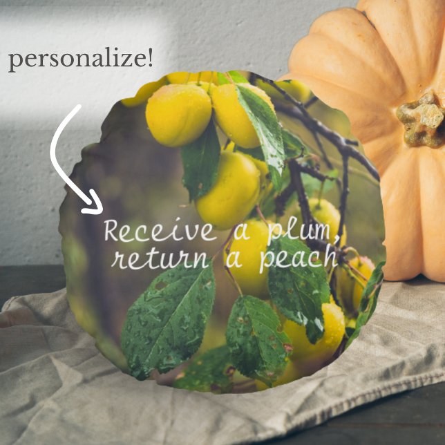 Gelbe Pflaumen nach Regen Rundes Kissen (Von Creator hochgeladen)