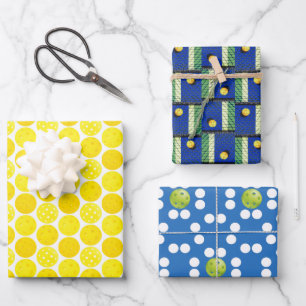Gelbe Pickleball-Balls auf blau-weiß Geschenkpapier Set