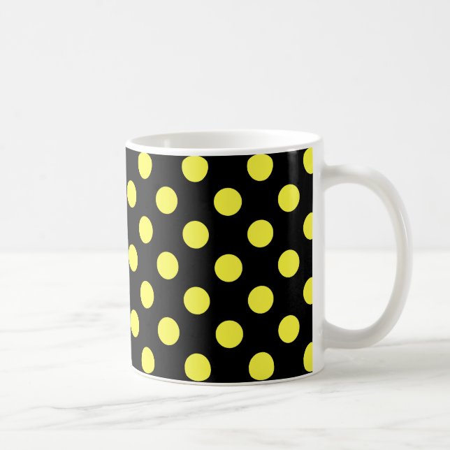 Gelbe Polka-Punkte auf schwarzem Hintergrund Tasse (Rechts)