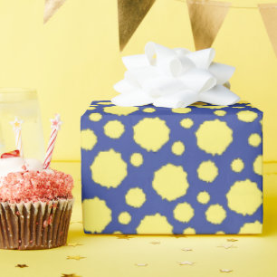 Gelbe Punkte-Kreise auf blauem Geschenkpapier