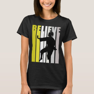 Gelbe Retro Frauen glauben Karate Motivierend T-Shirt