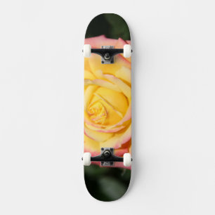 Gelbe Rosa Blume Skateboard