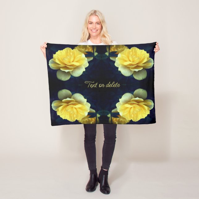 Gelbe Rose Blume im Blut Personalisiert Fleecedecke (Beispiel)