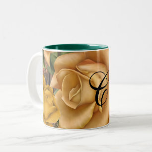 Gelbe Rosen und rustikales Shabby Chic aus Holz Zweifarbige Tasse