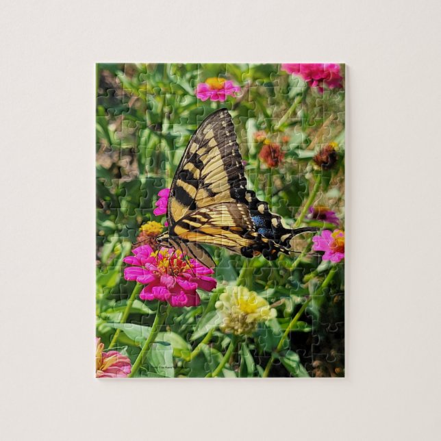 Gelbe Schmetterling im Zinnia-Garten Puzzle (Vertikal)