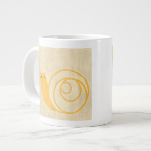 Gelbe Schnecke auf Creme Background Jumbo-Tasse