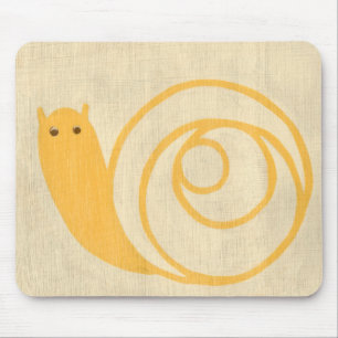 Gelbe Schnecke auf Creme Background Mousepad