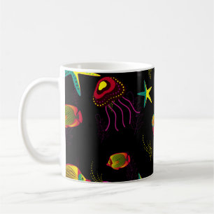 Gelbe, schwarze und braune Fische nahtloses Muster Kaffeetasse