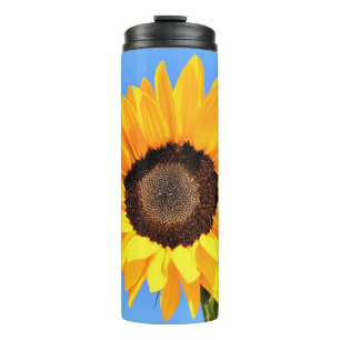 Gelbe Sonnenblume auf blauem Himmel - Sommer Thermosbecher