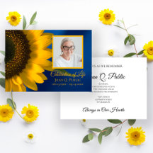 Gelbe Sonnenblume auf blauer Feier des Lebens
