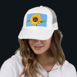 Gelbe Sonnenblume auf Blue Sky Hat Truckerkappe<br><div class="desc">Trucker Hut mit gelber Sonnenblume gegen Sonne auf blauem Himmel - Sommertag - Foto Blume Natur - Sie können auch personalisieren - Wählen / Fügen Sie Ihr einzigartiges Foto - Bild / Text - Name / Farbe / Schriftart / Größe / mehr - Make Your Special Hats Geschenk - Neu...</div>