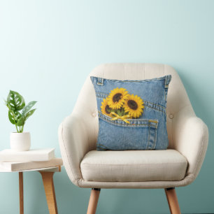 Gelbe Sonnenblumen in einer blauen Jeans Tasche Kissen