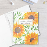 Gelbe Sonnenblumen Personalisiert Planer<br><div class="desc">Sonnenblumen machen Freude! Mit diesem hellen,  sonnigen,  gelben Sonnenblumenplaner planen Sie Ihr Jahr. Die gelben Aquarellfarben Sonnenblumen und grünen Blätter sind auf einem weißen Hintergrund und Sie können diesen Planer mit Ihrem Namen und dem Jahr anpassen. Original Wasserfarbe © Michele Davies.</div>