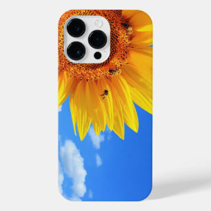 Gelbe Sonnenblumen und Bienen auf blauem Himmel iPhone 14 Pro Max Hülle