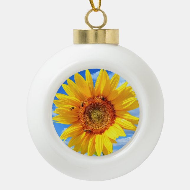 Gelbe Sonnenblumen und Bienen auf blauem Himmel -  Keramik Kugel-Ornament (Vorderseite)