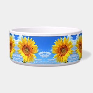 Gelbe Sonnenblumen und Bienen auf blauem Himmel - Napf