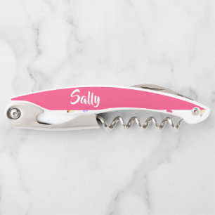 Gelbe Stifte und Scrables auf weiß Kellnermesser