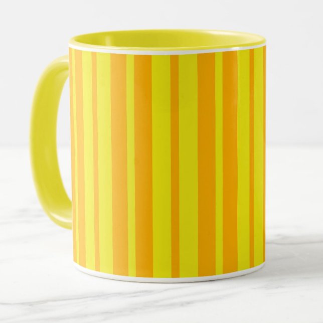 Gelbe stilvolle Streifenmuster-Design  Tasse (Von Creator hochgeladen)