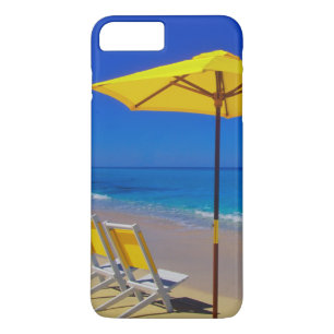 Gelbe Strandsonnenschirm und Stühle auf makellosem Case-Mate iPhone Hülle