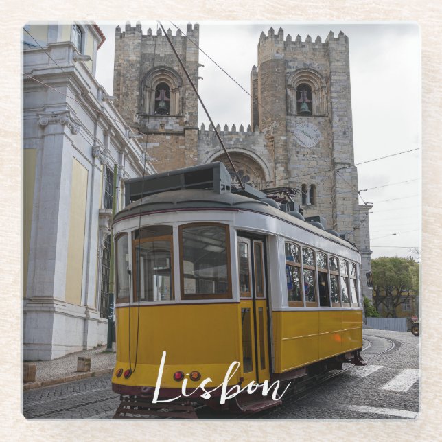 Gelbe Straßenbahn auf der Kathedrale von Lissabon  Glasuntersetzer (Vorderseite)