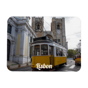 Gelbe Straßenbahn auf der Kathedrale von Lissabon Magnet