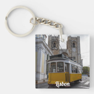 Gelbe Straßenbahn auf der Kathedrale von Lissabon Schlüsselanhänger