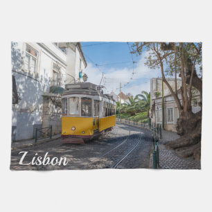 Gelbe Straßenbahn in Lissabon, Portugal Geschirrtuch