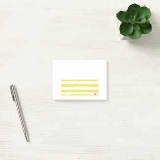 Gelbe Streifen und rosa Kronen-Post-It-Notizen Post-it Klebezettel