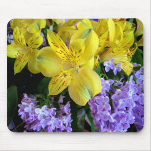Gelbe Taglilien und Lila Lilac-Blume Mousepad