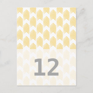 Gelbe Tribal-Pfeil-Tischnummer Postkarte