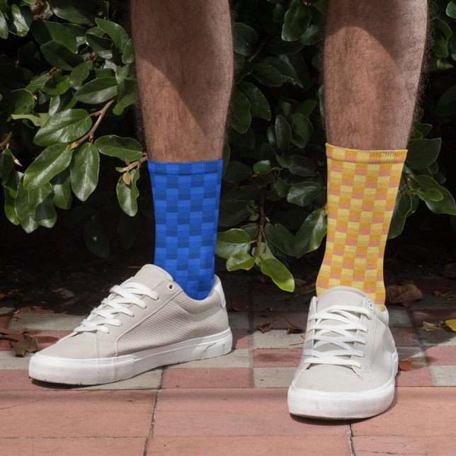 Gelbe und blaue Farbtöne ungerade Socken (Von Creator hochgeladen)
