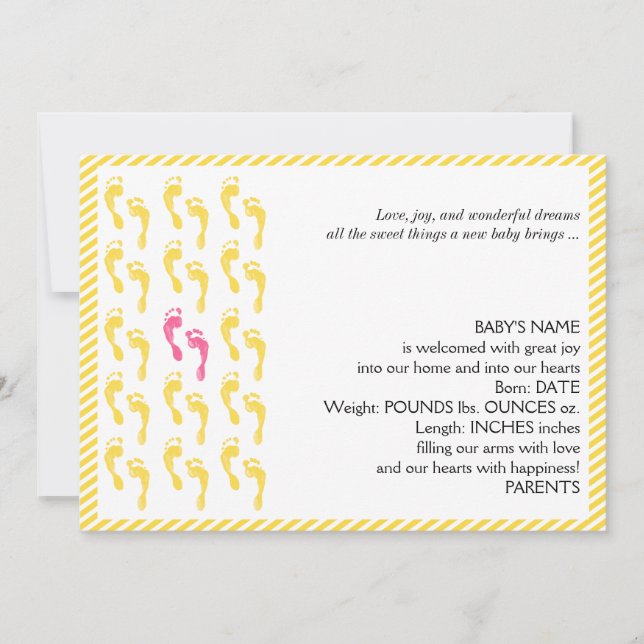 Gelbe und rosa Fußabdrücke Kinderankündigung Ankündigung (Vorderseite)