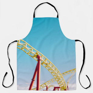 Gelbe und rote Rolle Untersetzer unter blauem Himm Schürze