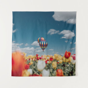 Gelbe und rote Tulpe Blume unter Heißluftballon Wandteppich