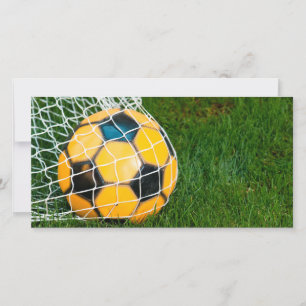 Gelbe und schwarze Fußball im Netz