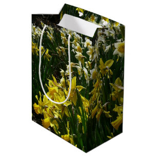 Gelbe und weiße Kleidung Frühlingsblumen Mittlere Geschenktüte